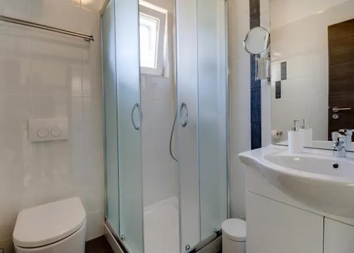 Apartamento With Parking Space Losinj - 25007