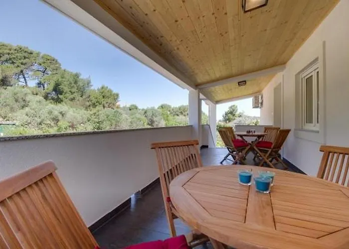 Apartamento With Parking Space Losinj - 25007