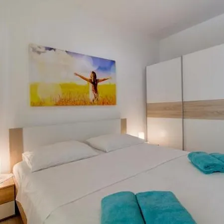 Apartamento With Parking Space Losinj - 25007