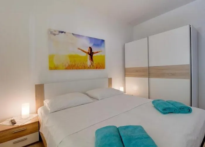 Appartement With Parking Space Losinj - 25007